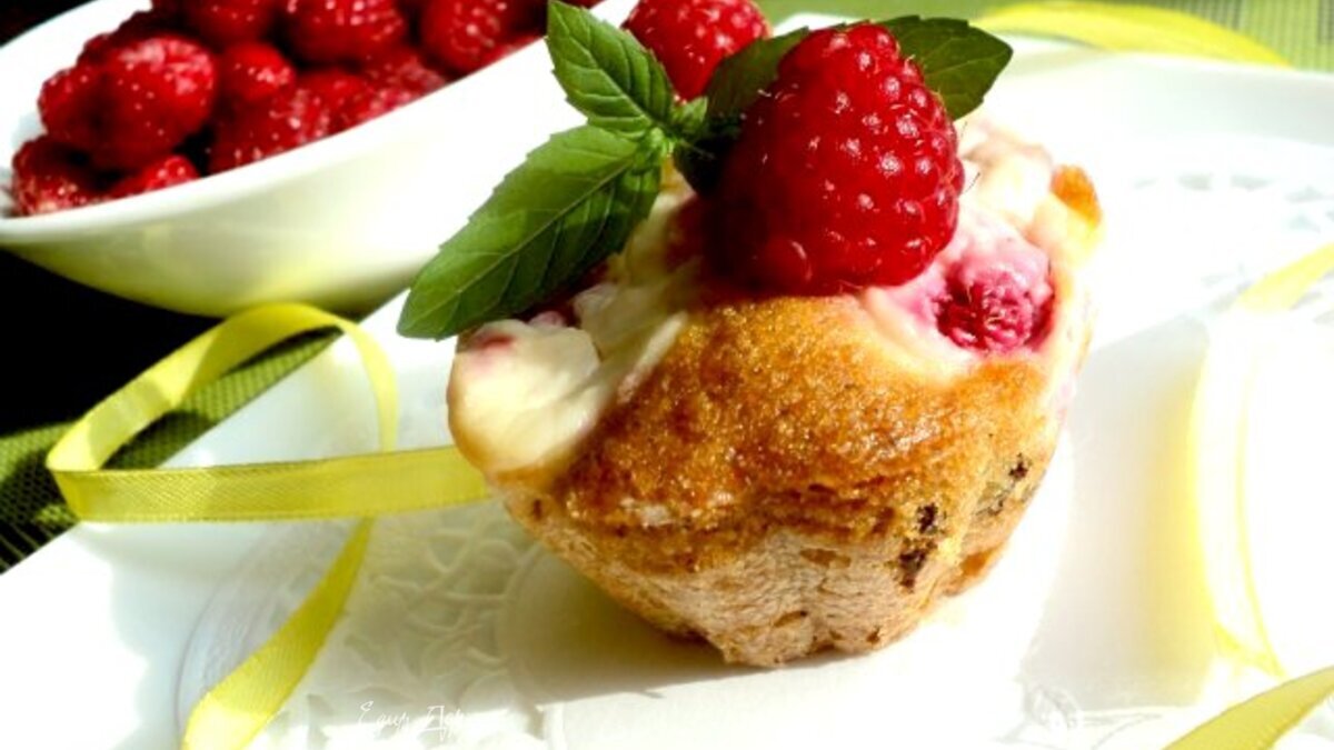 Маффины с шоколадом и малиной