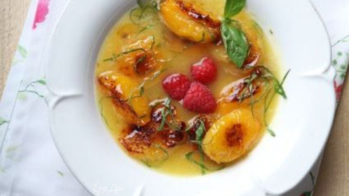 Ананасовый суп с абрикосами и базиликом