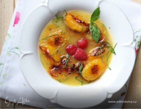 Ананасовый суп с абрикосами и базиликом