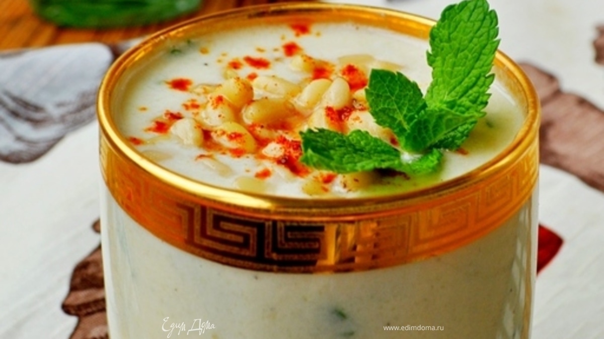 Холодный суп-пюре из кольраби с яблоками и кедровыми орешками