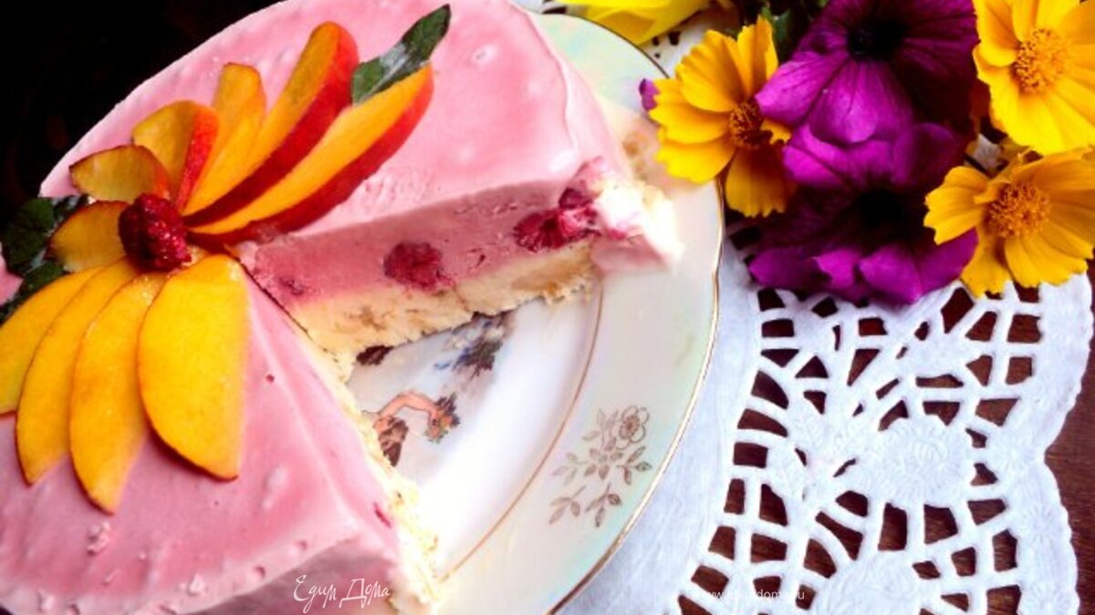 Торт–мороженое с меренгой и фруктами