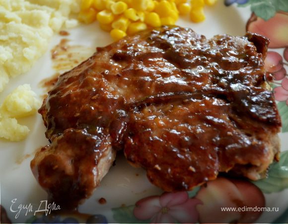 Свиные отбивные с малиновым джемом