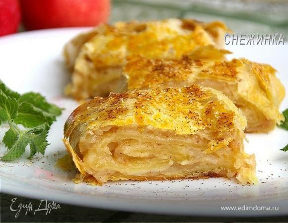Яблочный рулет из слоеного теста