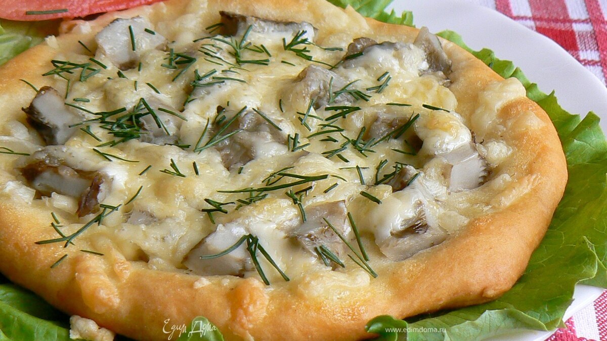мини-пиццы с солеными груздями