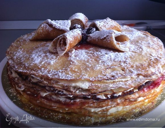 Торт блинный с клубникой