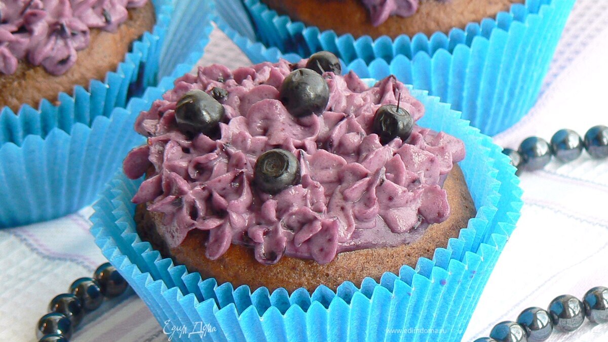 Шоколадные черничные кексы