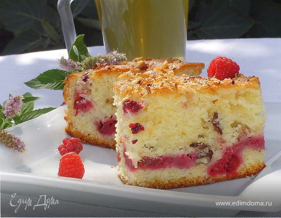 Пирог с малиной и орехами Пирог с малиной и орехами