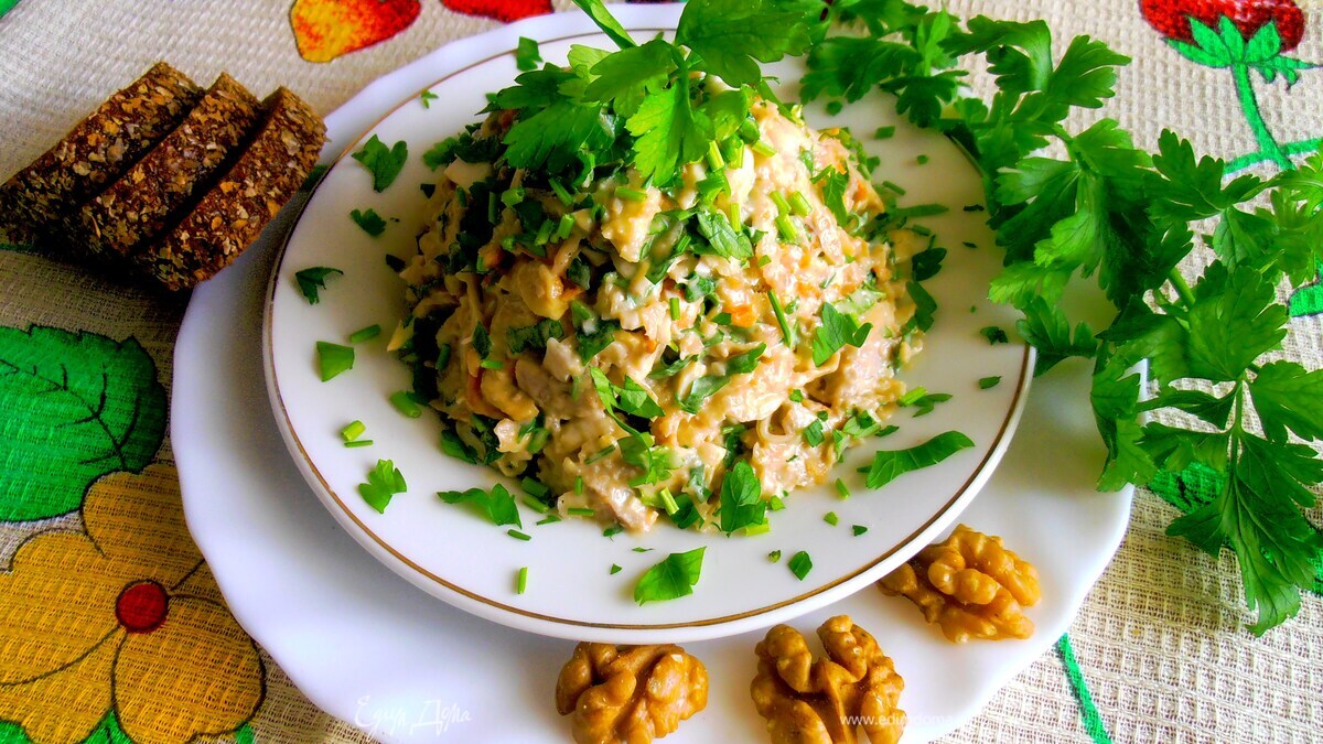 Мужской салат с сельдереем и мясом