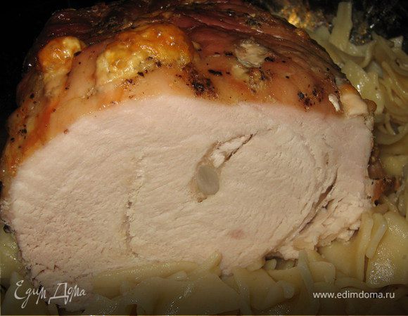 Свинина, нашпигованная чесноком и сыром