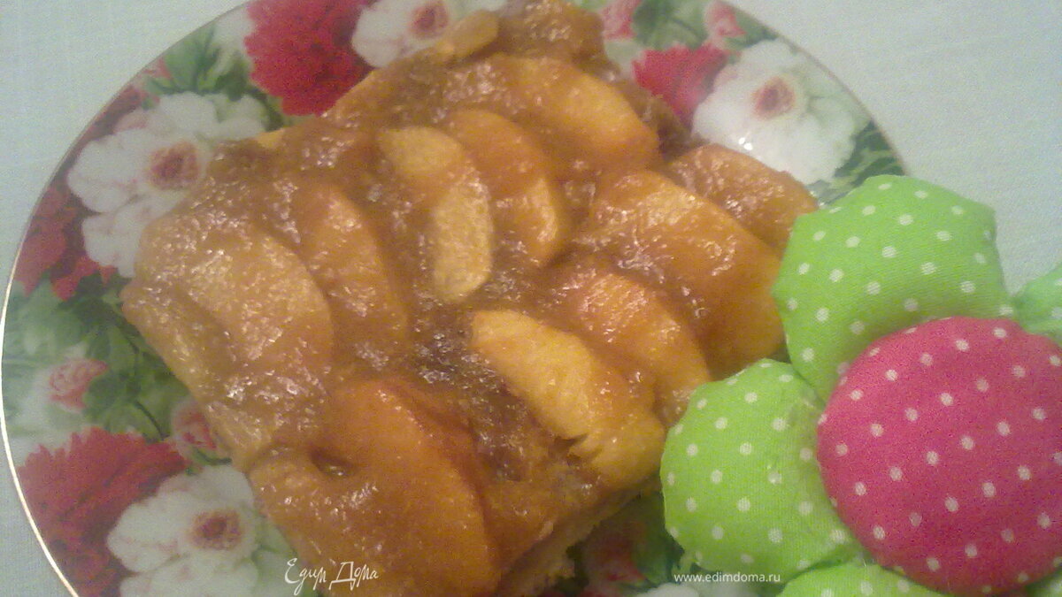 Пирог с персиками