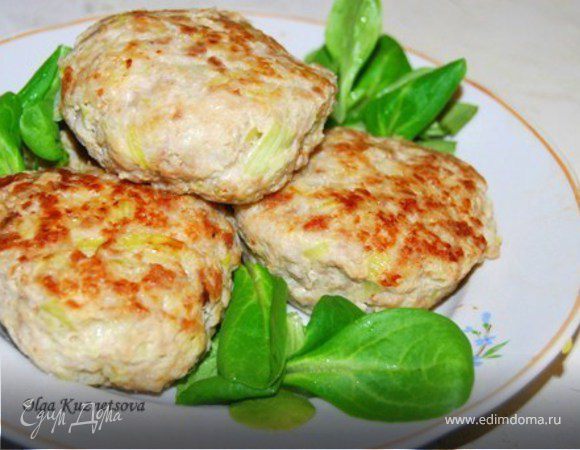 Куриные котлетки с луком-пореем