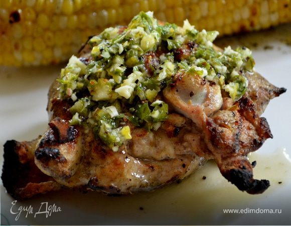 Куриные грудки, бедрышки с соусом из базилика