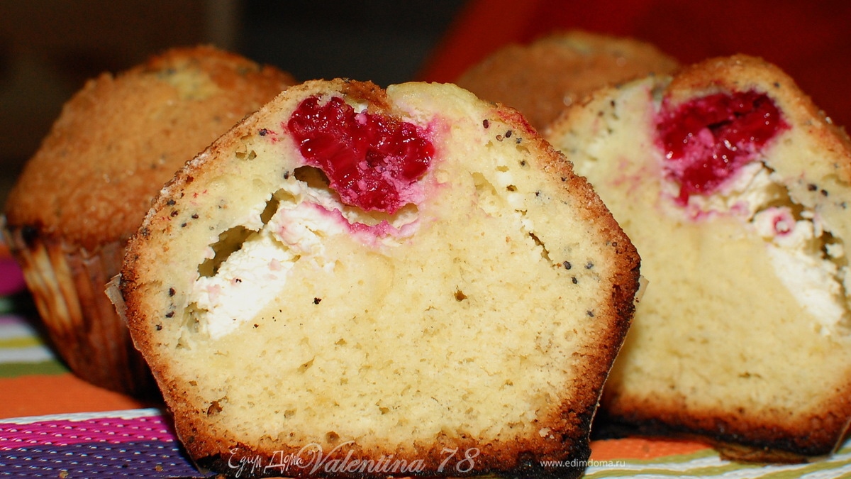 Кексы с творожной начинкой под маковой шапочкой