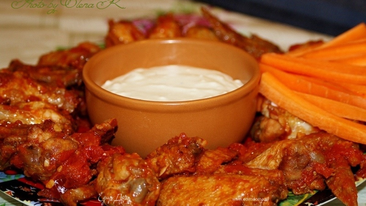Крылышки Баффало с соусом из голубого сыра