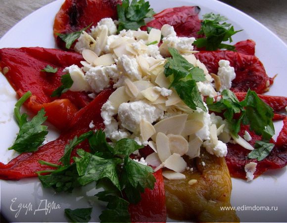 Запеченные перцы с фетой и миндалем Запеченные перцы с фетой и миндалем