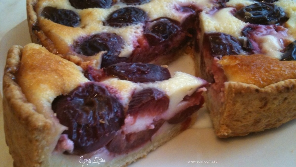 Заливной пирог со сливами