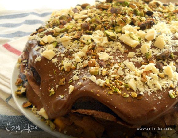 Восхитительный шоколадный блинный пирог с маскарпоне и манго