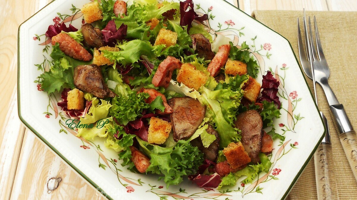 Тёплый салат с куриной печенью
