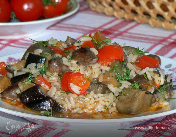 Куриные сердца с баклажанами и рисом