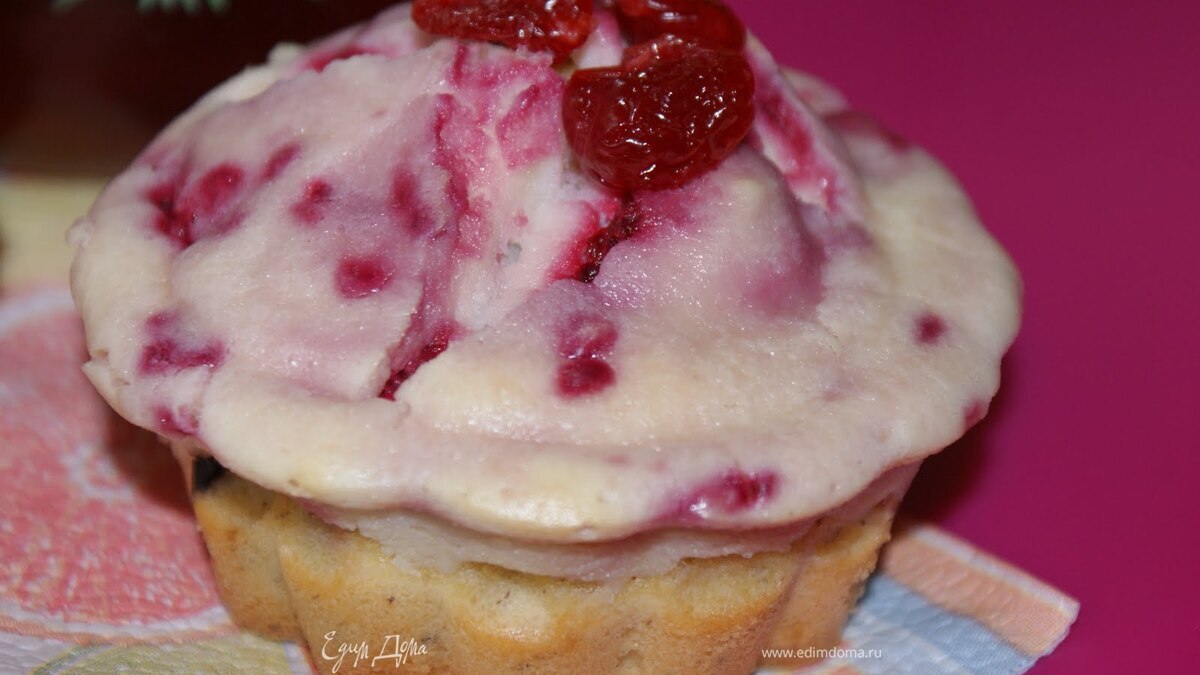 Маффины с малиновым кремом и шоколадом