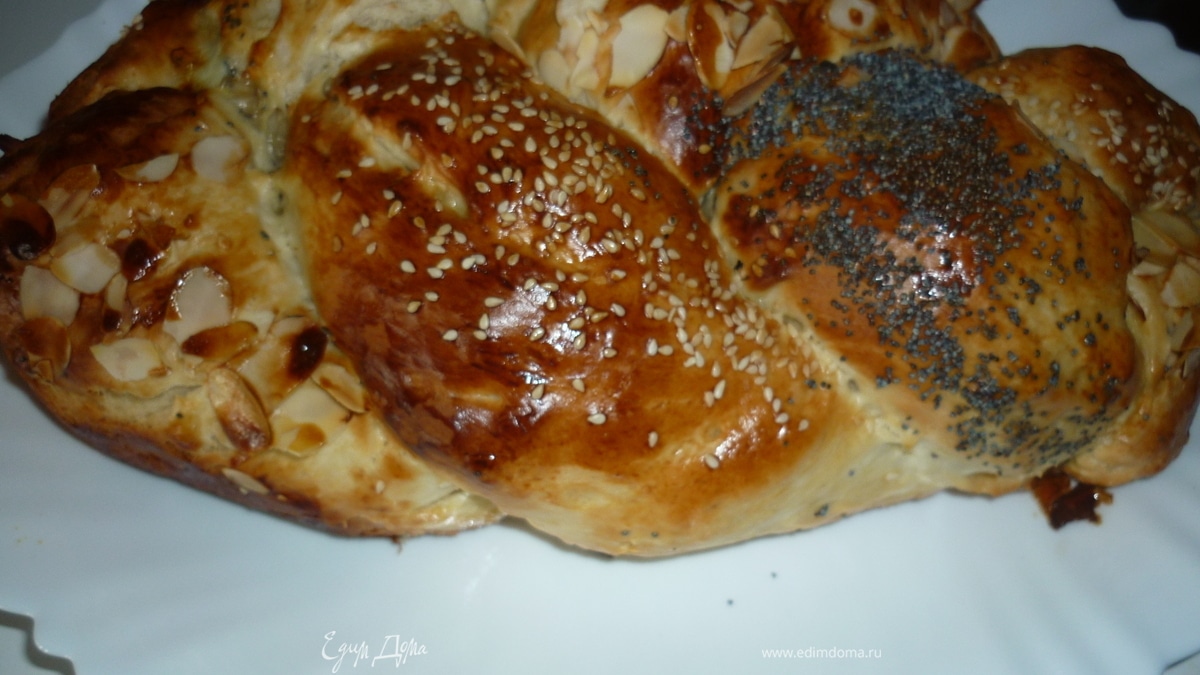 Сдобная плетенка «Три посыпки»