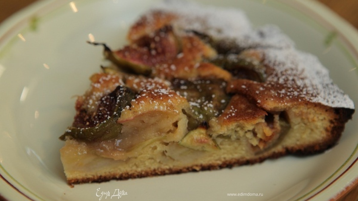 Легкий пирог с бананами и инжиром