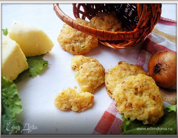 Печенье с сыром, горчицей и луком