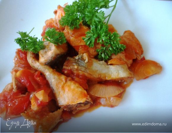 Горбуша, запеченная под соусом