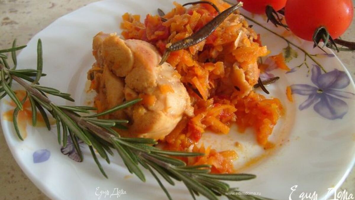 Тушеный кролик с розмарином с двумя вариантами соуса