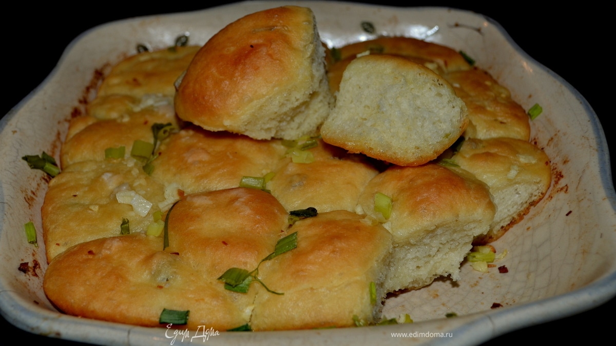 Булочки с чесночным маслом (Monkey bread with garlic butter)