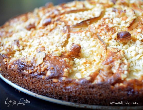 Легкий и воздушный  яблочный пирог с орешками