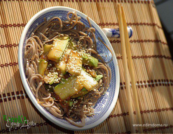 Гречневая лапша "Соба" с кабачками
