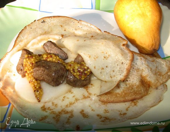 Блины с куриной печенкой, грушей и горчицей