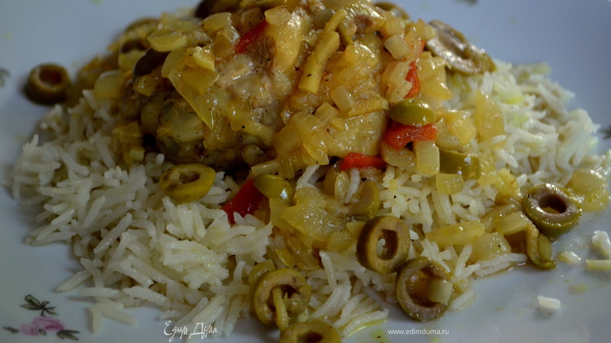 Куриные бедрышки с зелеными оливками