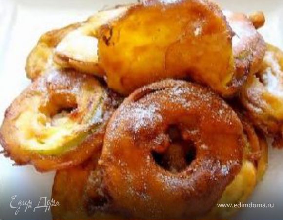 Яблоки в кляре со сливочным соусом