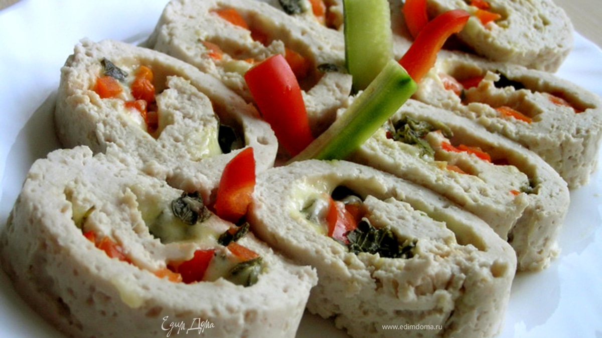 Рулет из индейки с мятным сыром и красным перцем. "HomeQueen Corporation"