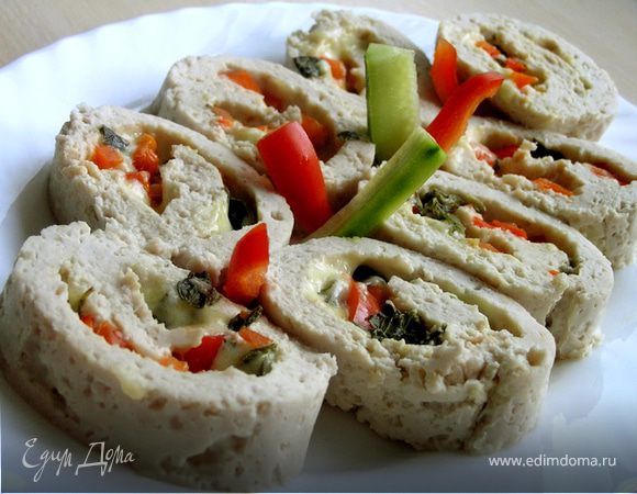 Рулет из индейки с мятным сыром и красным перцем. "HomeQueen Corporation"