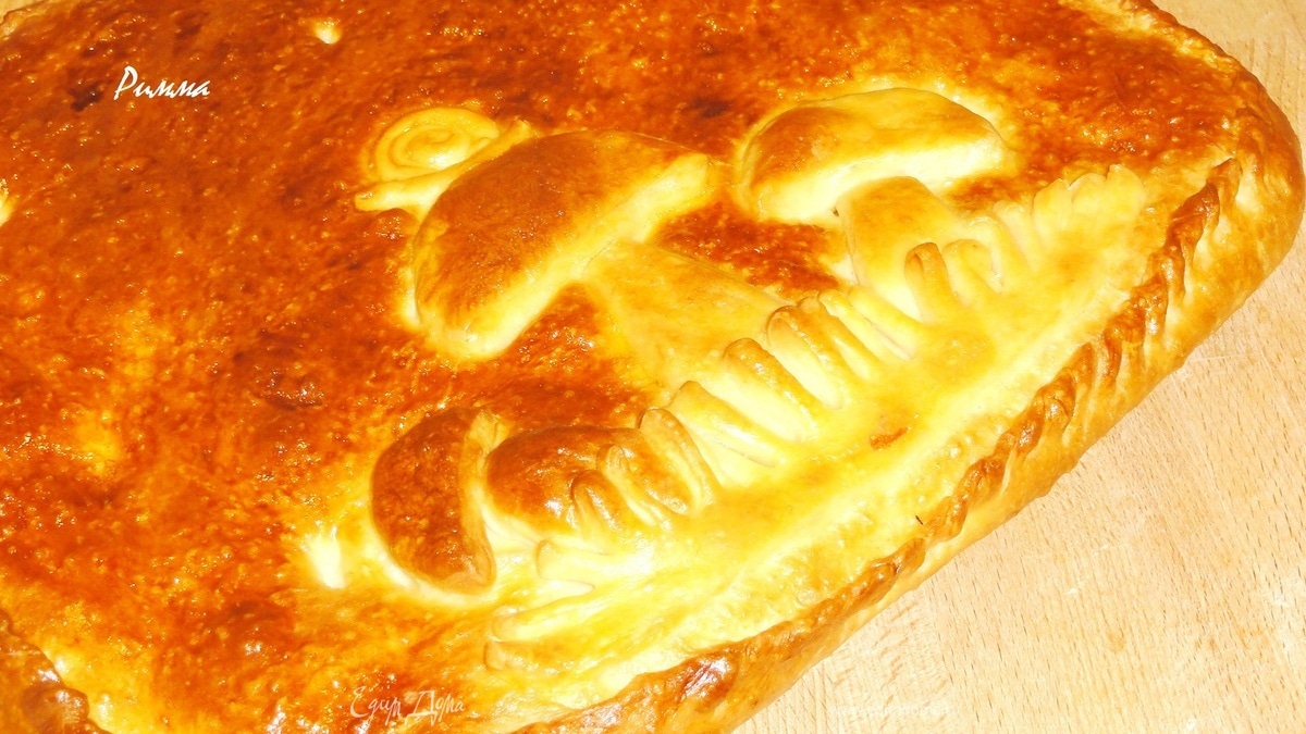 Пирог с опятами и рисом