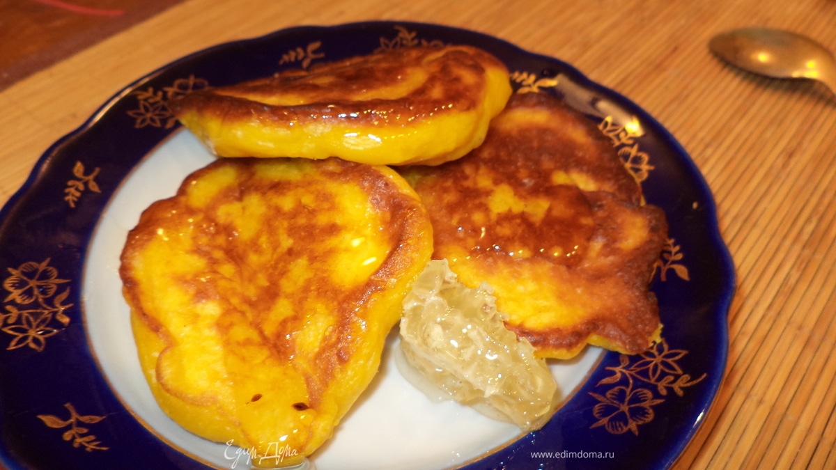 Оладушки дрожжевые с тыквенным пюре