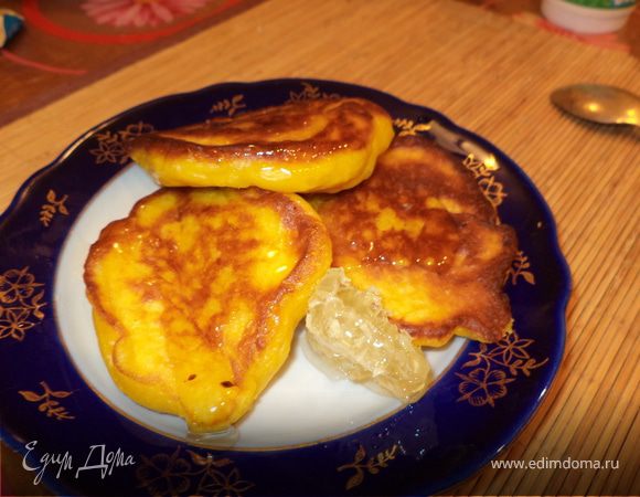 Оладушки дрожжевые с тыквенным пюре Оладушки дрожжевые с тыквенным пюре
