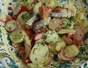 Салат из молодого картофеля с сельдью и редиской