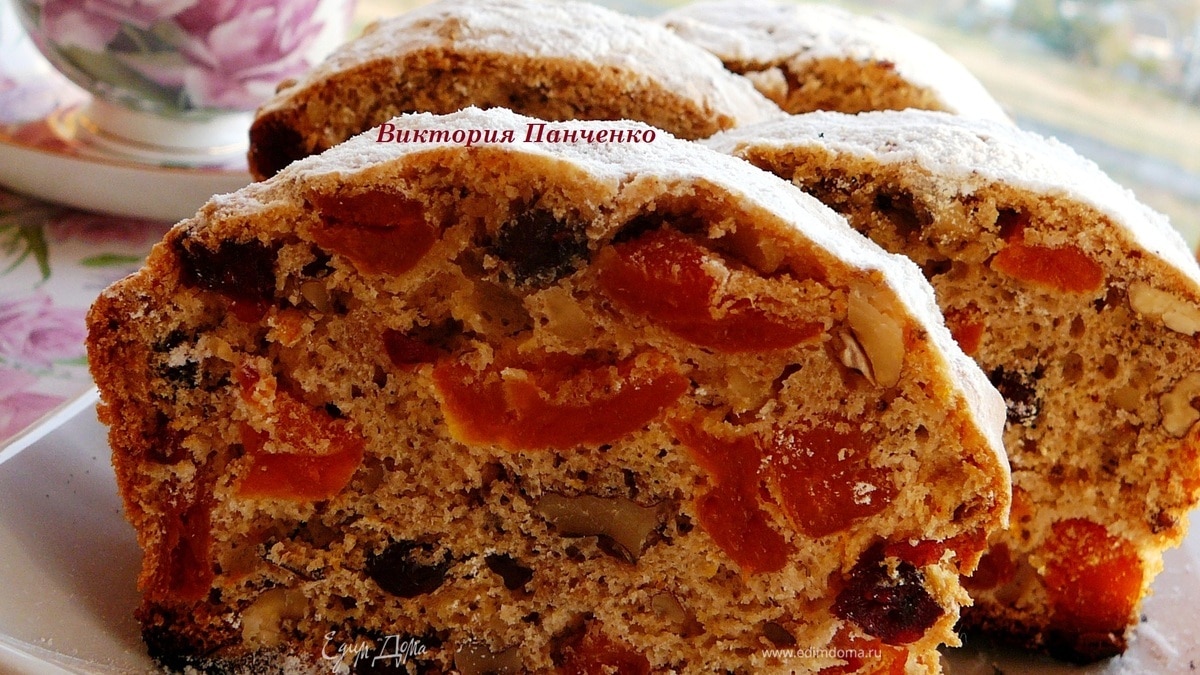 Пряный кекс с вяленой клюквой, курагой и орехами