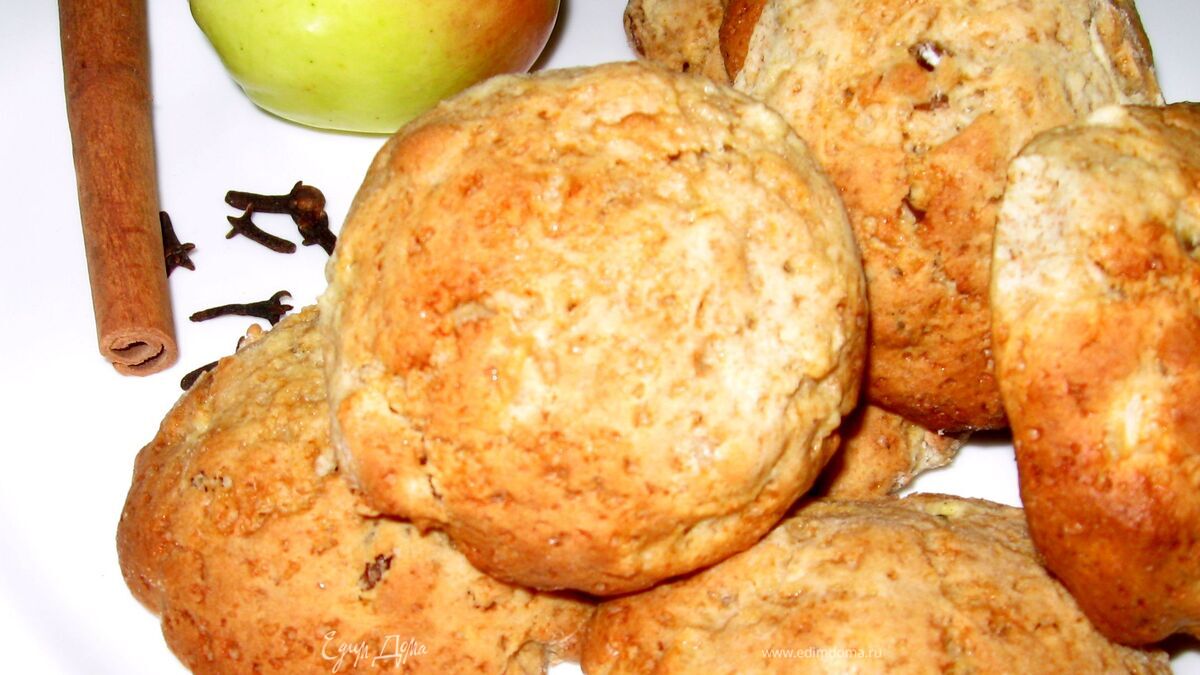 Печенье с яблоками и изюмом