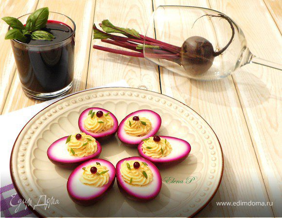 Яйца, маринованные в свекольном соке