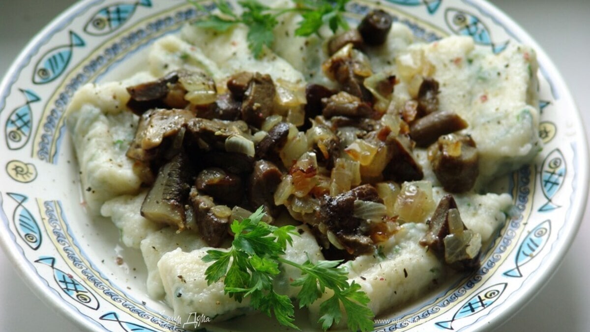 Ленивые вареники с заправкой из грибов