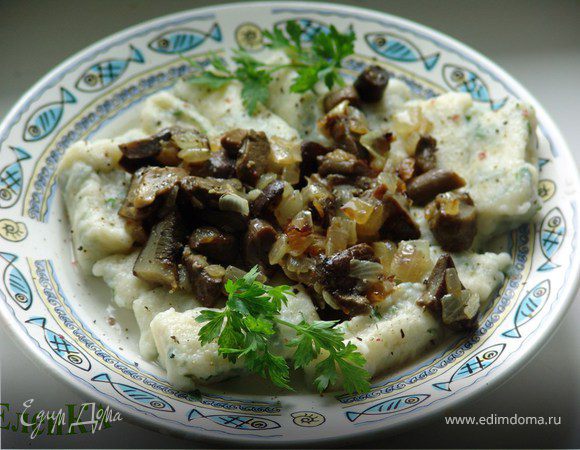 Ленивые вареники с заправкой из грибов