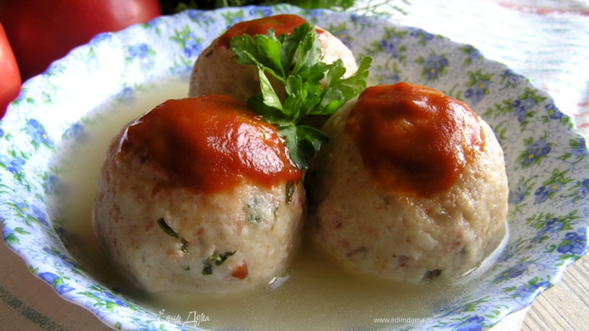 Канедерли из хлеба и колбас в бульоне (Canederli di pane e salumi in brodo)