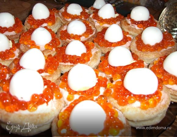 ВОЛОВАНЫ С ЛОСОСЕВЫМ МУССОМ, ИКРОЙ И ПЕРЕПЕЛИНЫМИ ЯЙЦАМИ