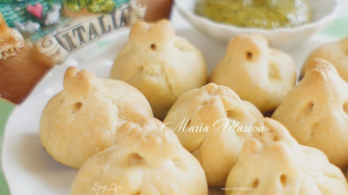 Закусочные "кнопки" с соусом песто и моцареллой
