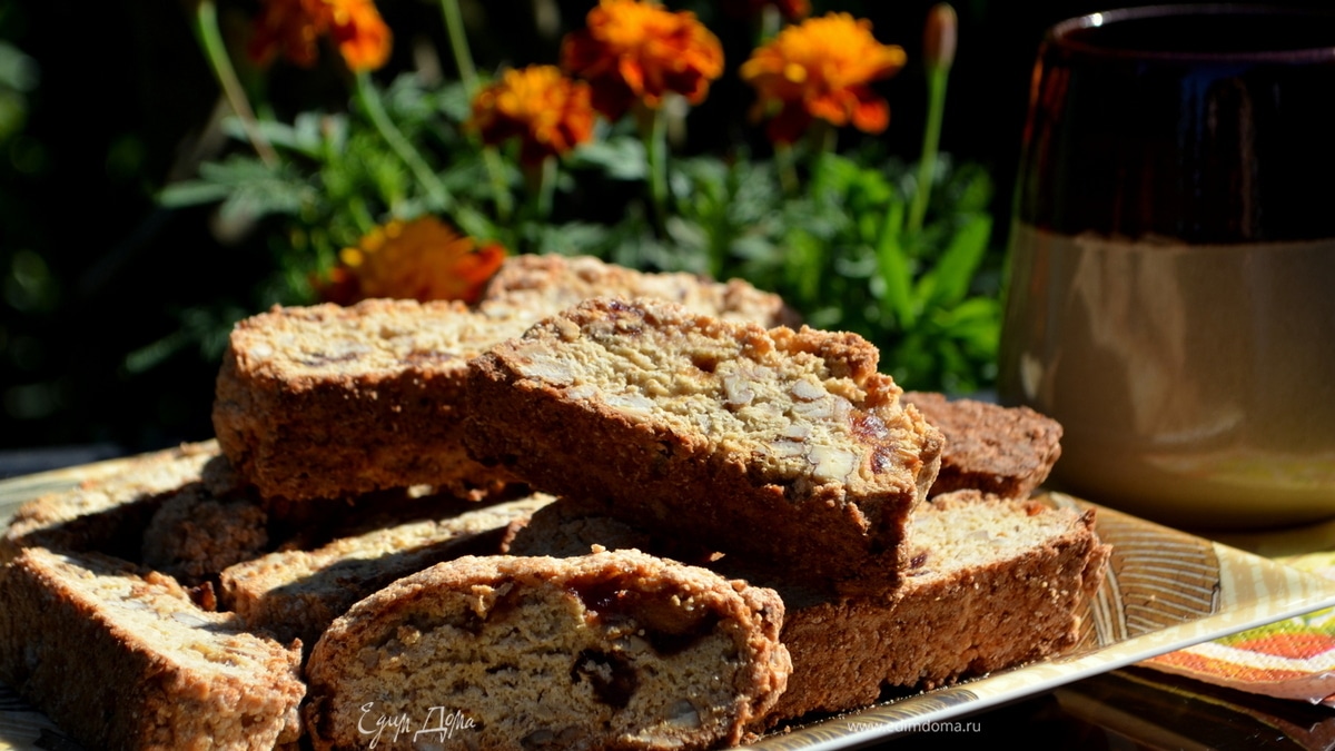 Бискотти с финиками и орехами